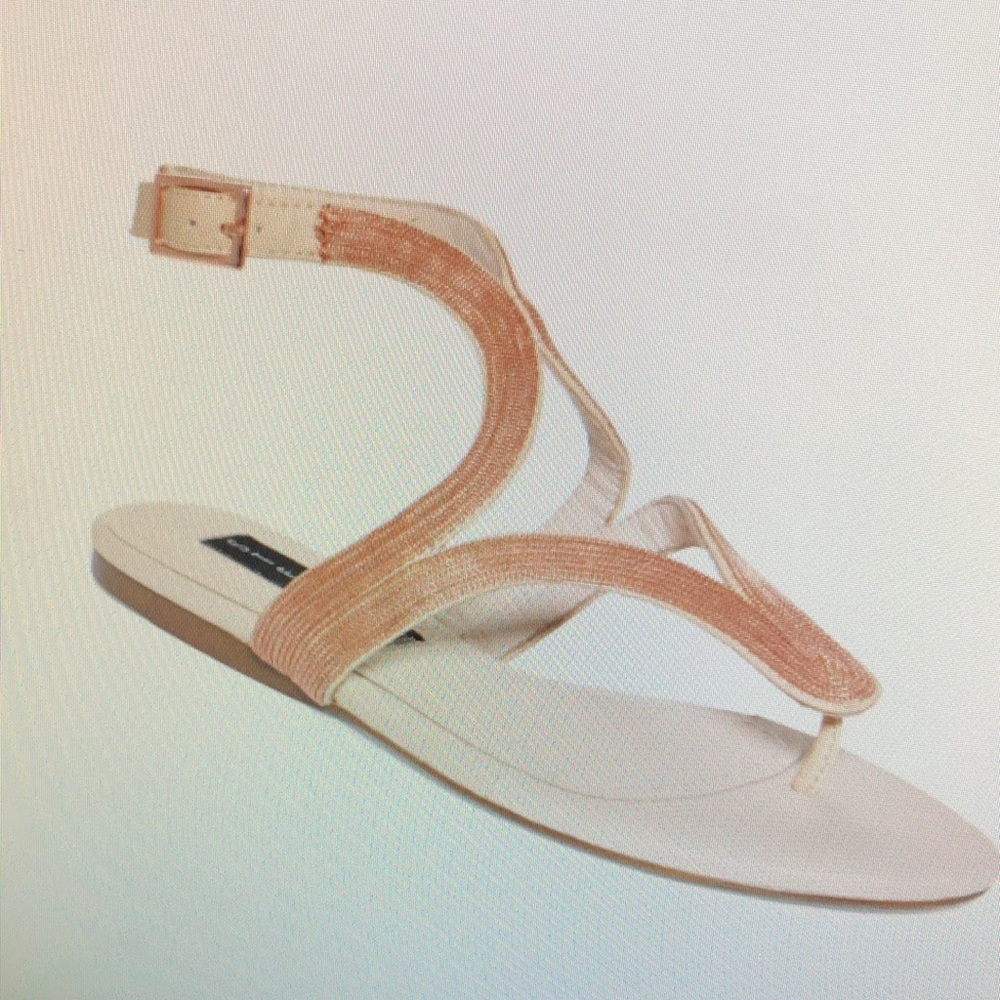 New w/o box Steve Madden Resorts Flat Thong Sandals in Pink/Rose Gold in size 10